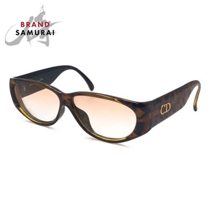 Is Alex Scott Married: Alex Scott Dating Lioness Kelly Smith?