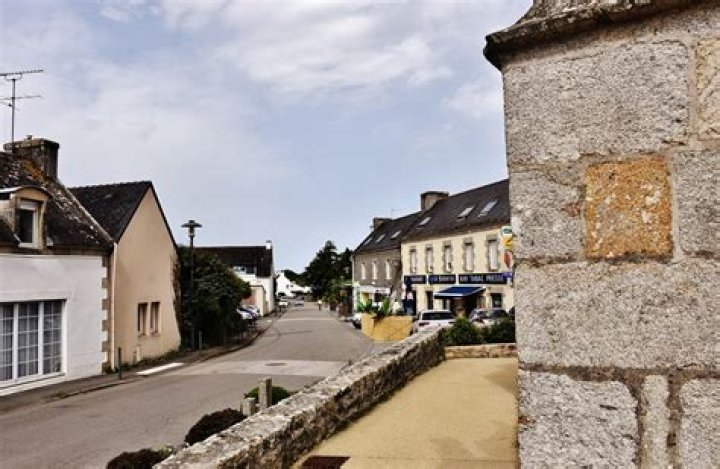 Sam Hassas Cause of Death : What Happened To CA Photographer Sam Hassas? - SarkariResult