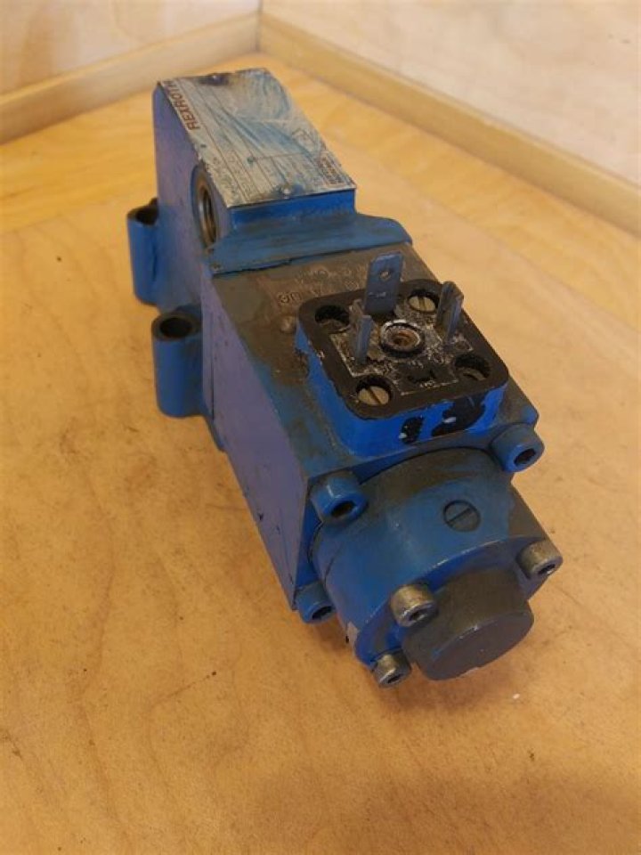 Ariana Grande's Marital Status in 2023: Exploring Her Relationship with Dalton Gomez - SarkariResult