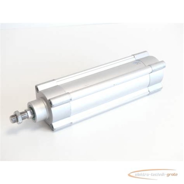 The World's Top 10 Shortest Women - SarkariResult