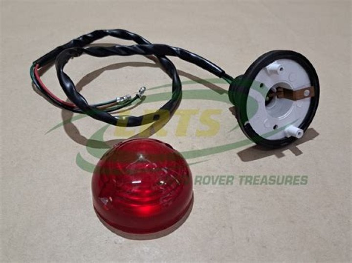 Elisabeth Moss Parents, Meet Father Ronald Charles Moss and Mother Linda Moss - SarkariResult