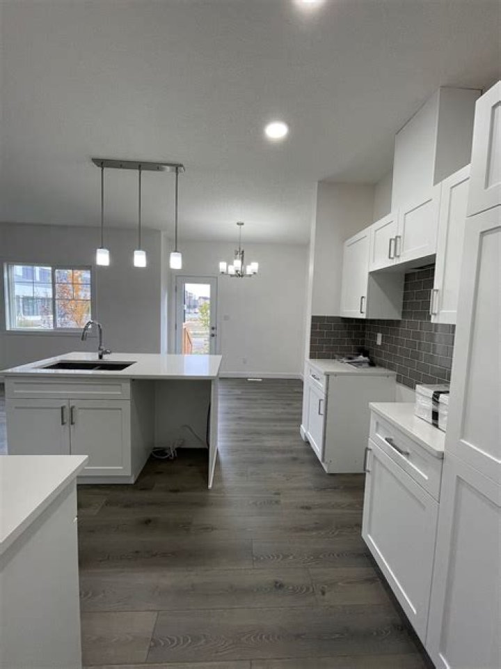 Kyle Brandt Reveals His “Boyhood Crush” On Vanna White While Competing On Celebrity Wheel Of Fortune - SarkariResult