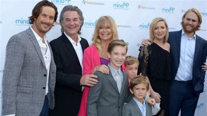 
A Look Into Goldie Hawn’s Lasting Relationship With Kurt Russell and Facts About Their Kids 
