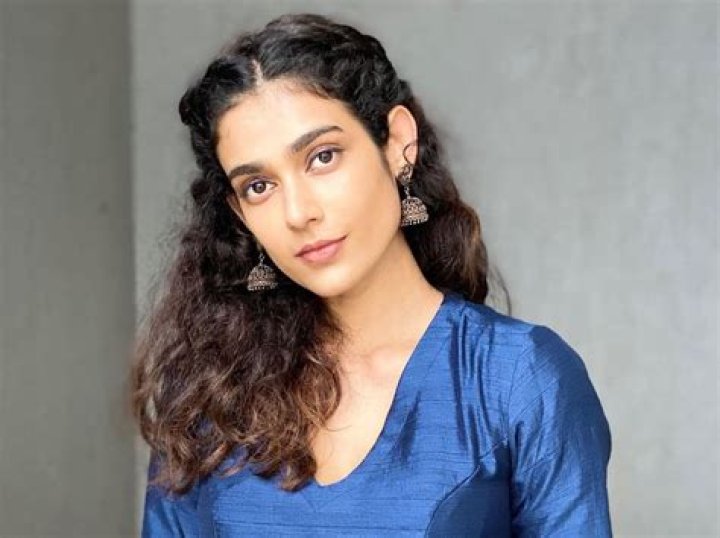Aakanksha Singh Height, Weight, Net Worth, Age, Birthday, Wikipedia, Who, Nationality, Biography