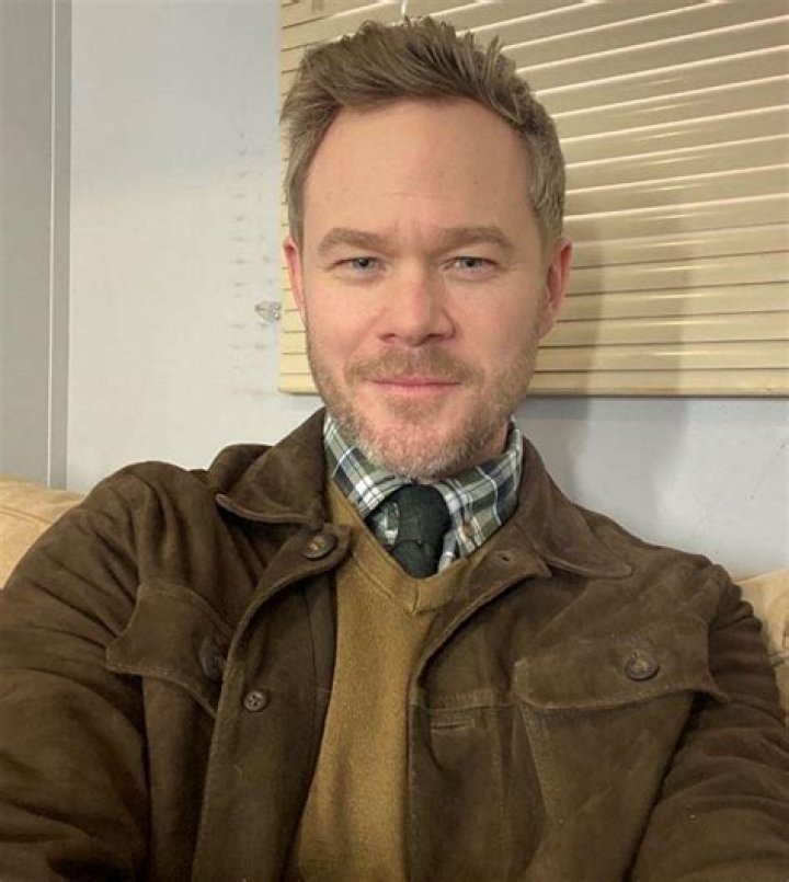 Aaron Ashmore Height, Weight, Net Worth, Age, Birthday, Wikipedia, Who, Nationality, Biography
