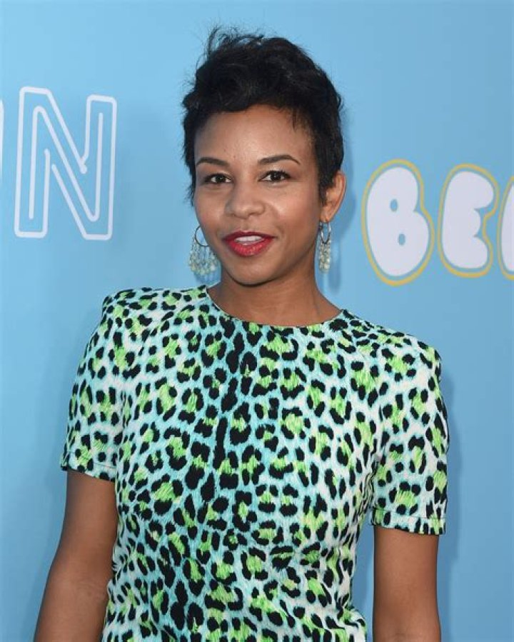 Aasha Davis Net Worth