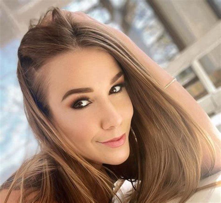 Alexis Crystal Height, Weight, Net Worth, Age, Birthday, Wikipedia, Who, Nationality, Biography