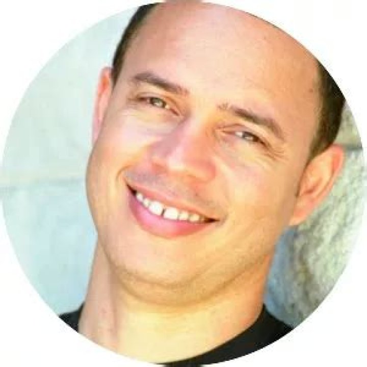 Alexis Valdés Net Worth