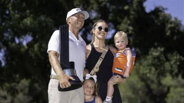 
Ally Gooch – Talor Gooch’s Wife, Family And Children 