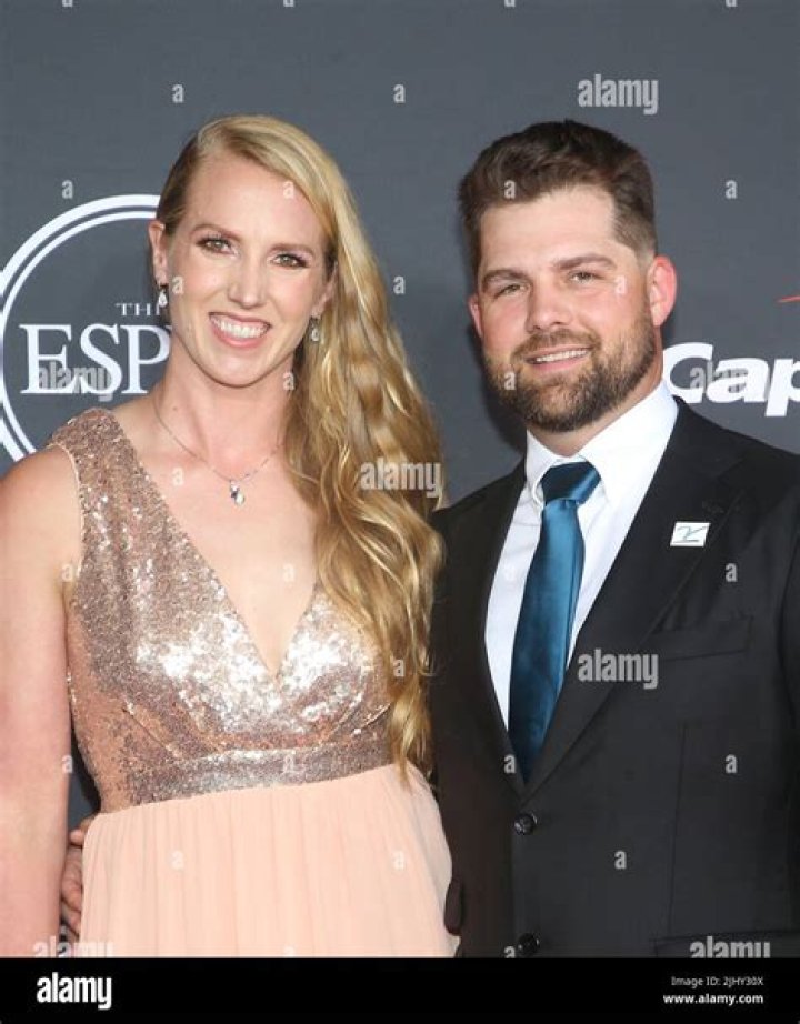 Alyssa Nakken Salary, Jersey, Wedding, Height, Age, Wikipedia