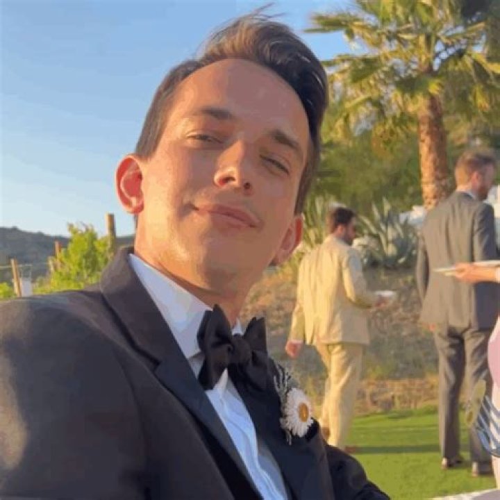 Andrew Dismukes (SNL) Height, Looks Like, EArs, Net Worth, Instagram