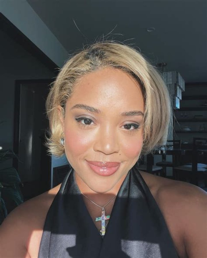 Anya Robbie Biography: Age, Net Worth, Instagram, Spouse, Parents, Siblings, Children, Height, Wiki