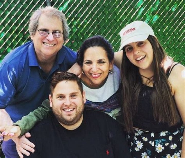 Beanie Feldstein Parents: Richard Feldstein and Sharon Lyn Chalkin