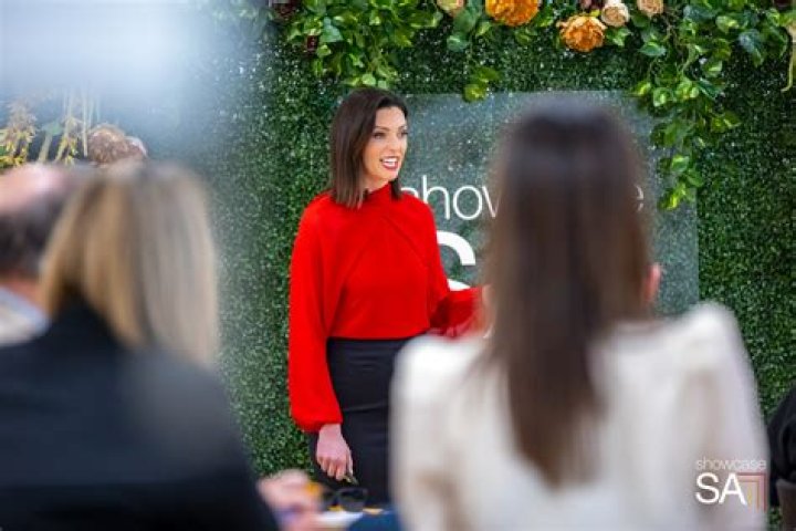 Belinda Heggen Net Worth