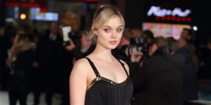 Bella Heathcote: Boyfriend, net worth, tattoos, smoking & body measurements