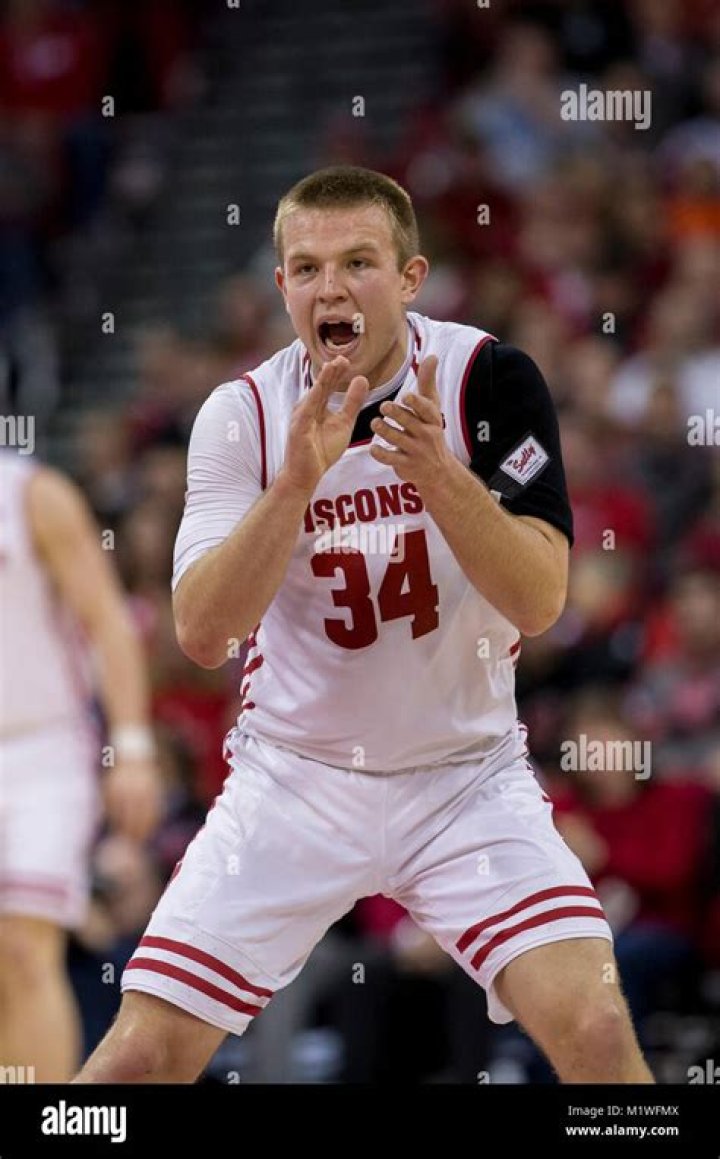 
Brad Davison Height, Weight, Net Worth, Age, Birthday, Wikipedia, Who, Nationality, Biography 