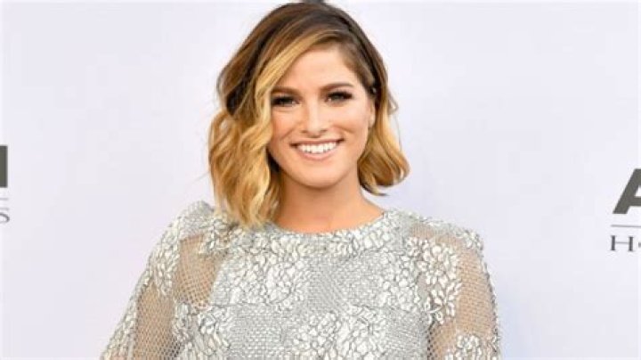 Cassadee Pope Height, Weight, Measurements, Bra Size, Shoe Size