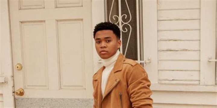 
Chosen Jacobs’ Age, Height, Girlfriend, Family, Net Worth 