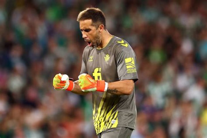 Claudio Bravo Net Worth