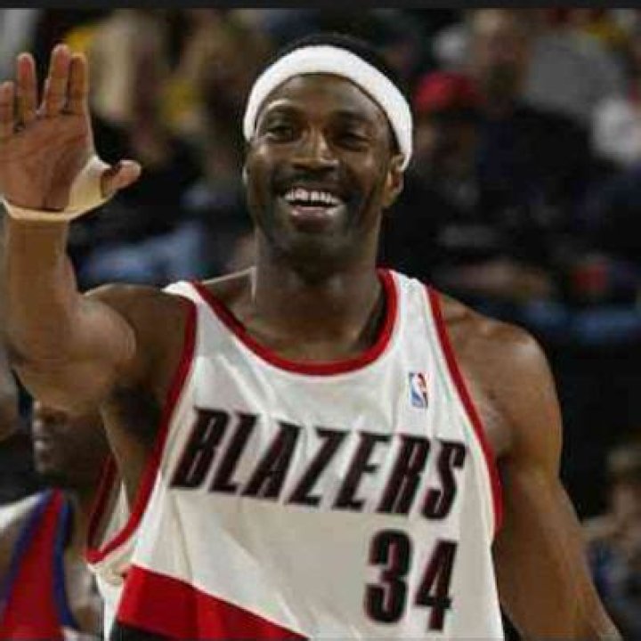 
Dale Davis Wife: Who Is He Married To? NBA Player Relationship & Family Details 