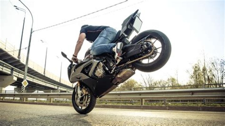 Dar Robinson Net Worth