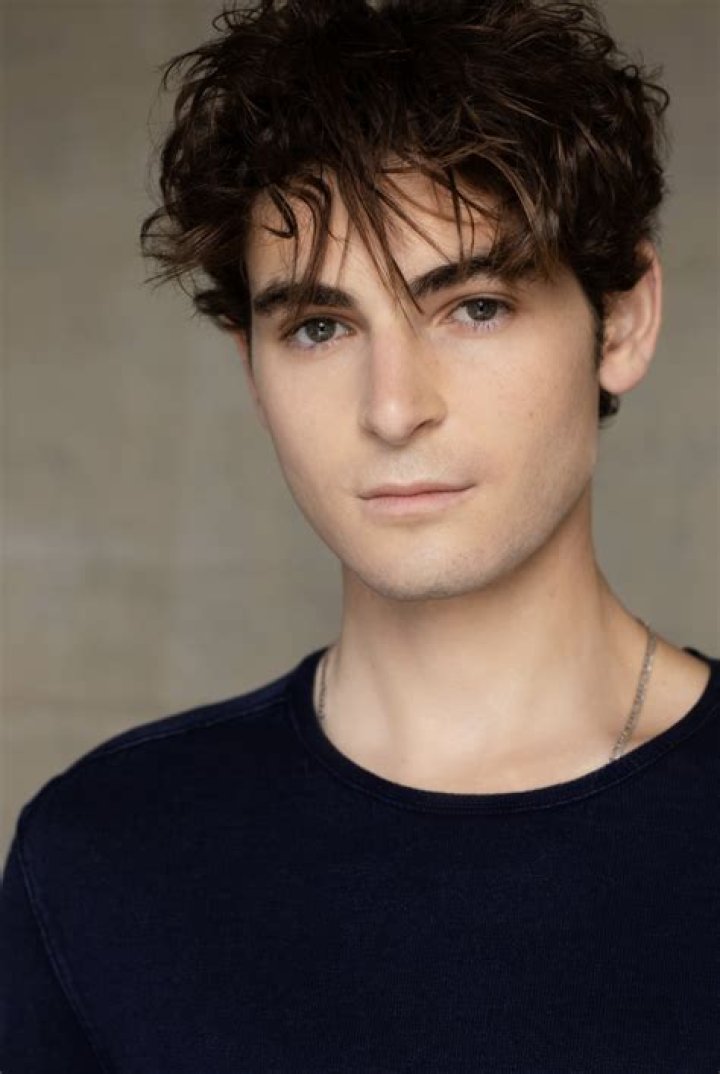 David Mazouz Height, Weight, Body Measurements, Shoe Size
