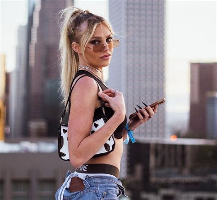 Dayna Kurtz Net Worth