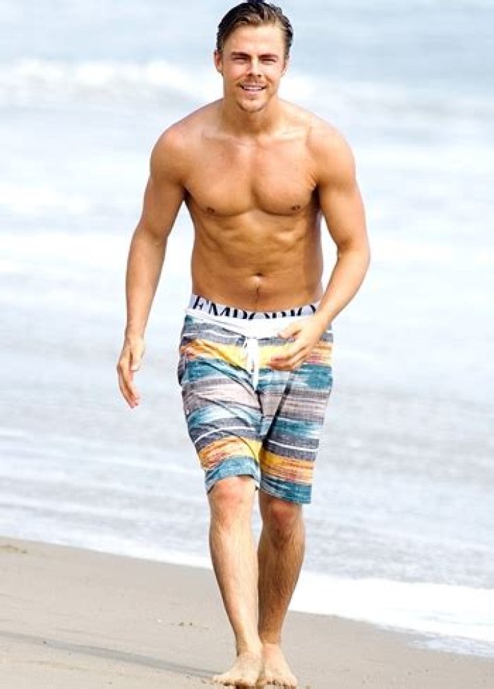 Derek Hough Height, Weight, Body Measurements, Shoe Size