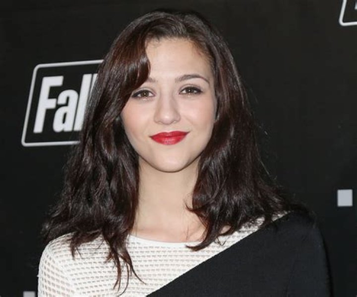 
Details About Katie Findlay: Ethnicity, Height, Net Worth, Sister 