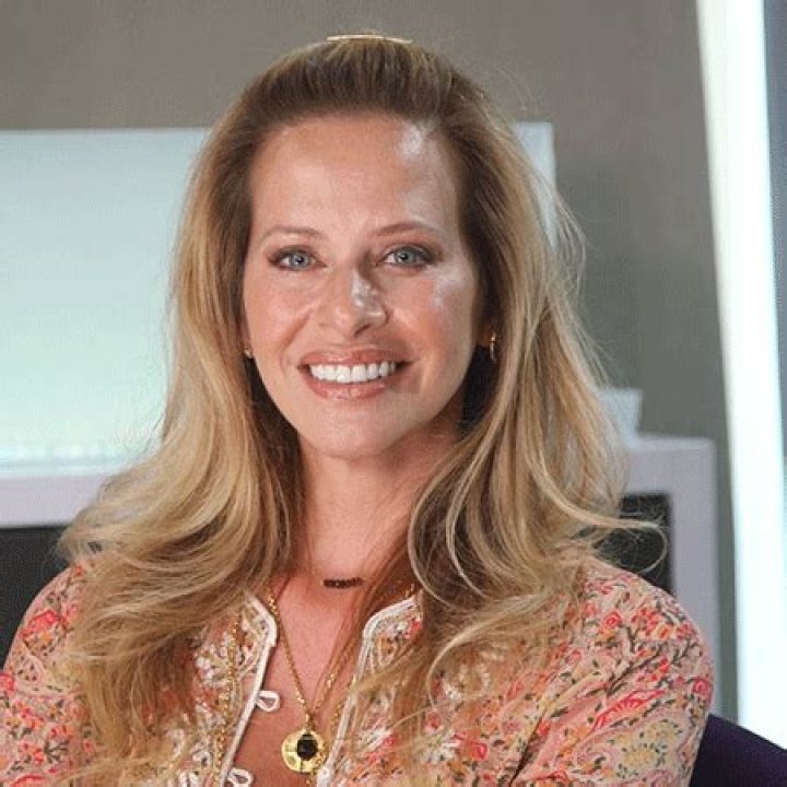 Dina Manzo Bio, Wiki, Age, Height, Net Worth, Career, Parents, Family
