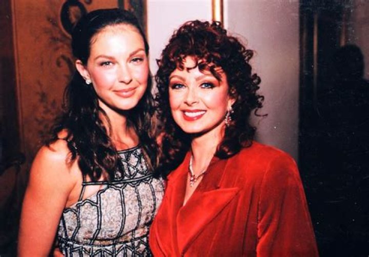 
Does Ashley Judd Have Cancer? What Happened To Her Face? 