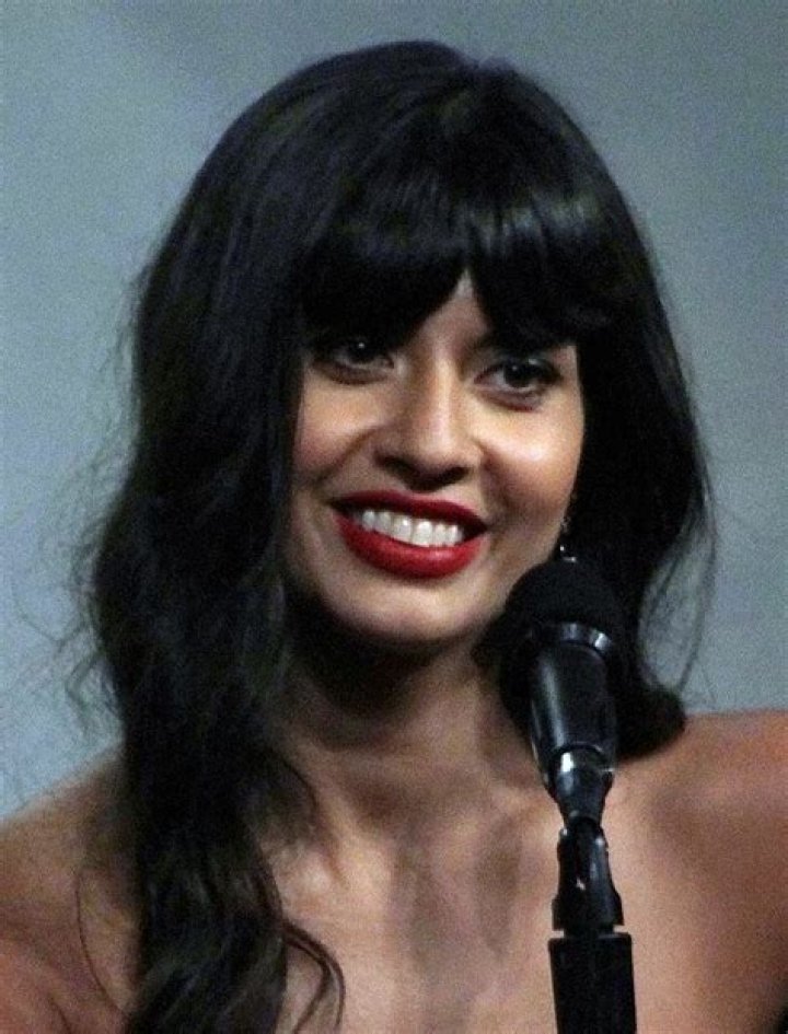 Does Jameela Jamil Wear A Wig – Is There Something Wrong With Her Forehead? Details About The Actress