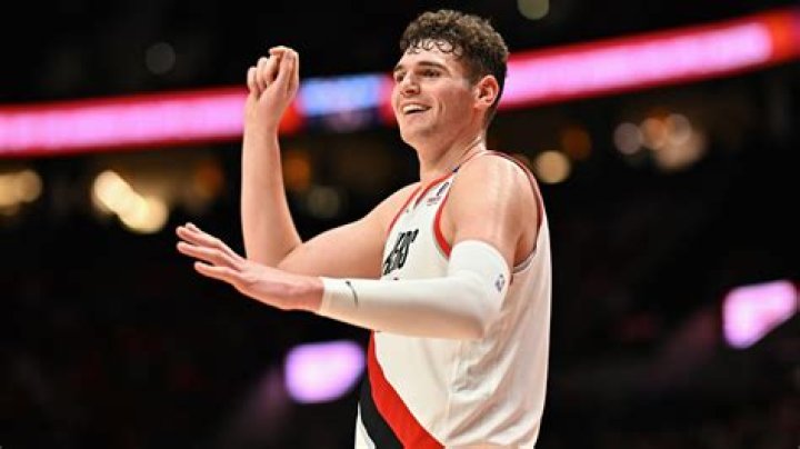 Donovan Clingan Height, Weight, Net Worth, Age, Birthday, Wikipedia, Who, Nationality, Biography