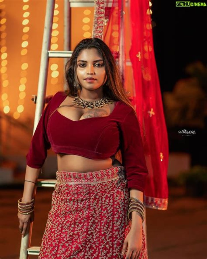 
Elakkiya Height, Age, Who, Boyfriend, Biography, Wiki, Net Worth 