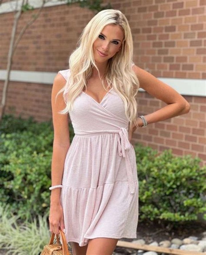 Elise Lobb Dzingel Height, Weight, Net Worth, Age, Birthday, Wikipedia, Who, Nationality, Biography