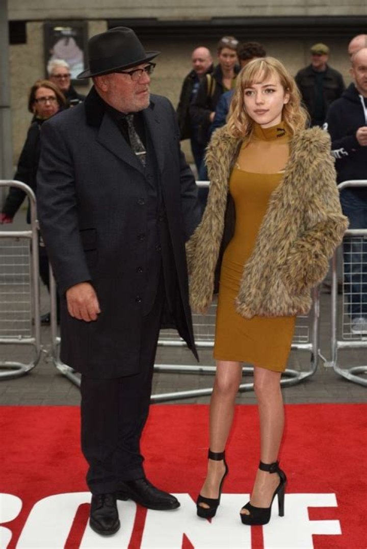 
Ellie Rae Winstone Height, Weight, Net Worth, Age, Birthday, Wikipedia, Who, Nationality, Biography 