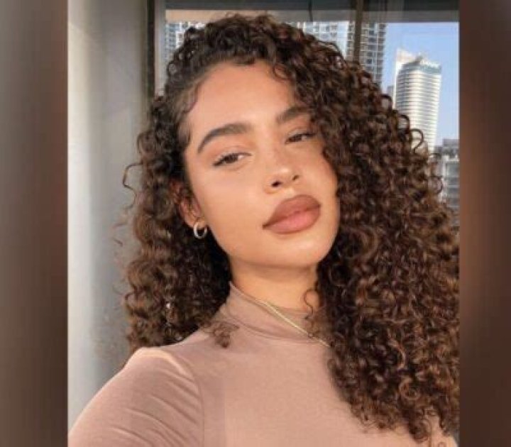 Emelineisme Height, Weight, Net Worth, Age, Birthday, Wikipedia, Who, Nationality, Biography