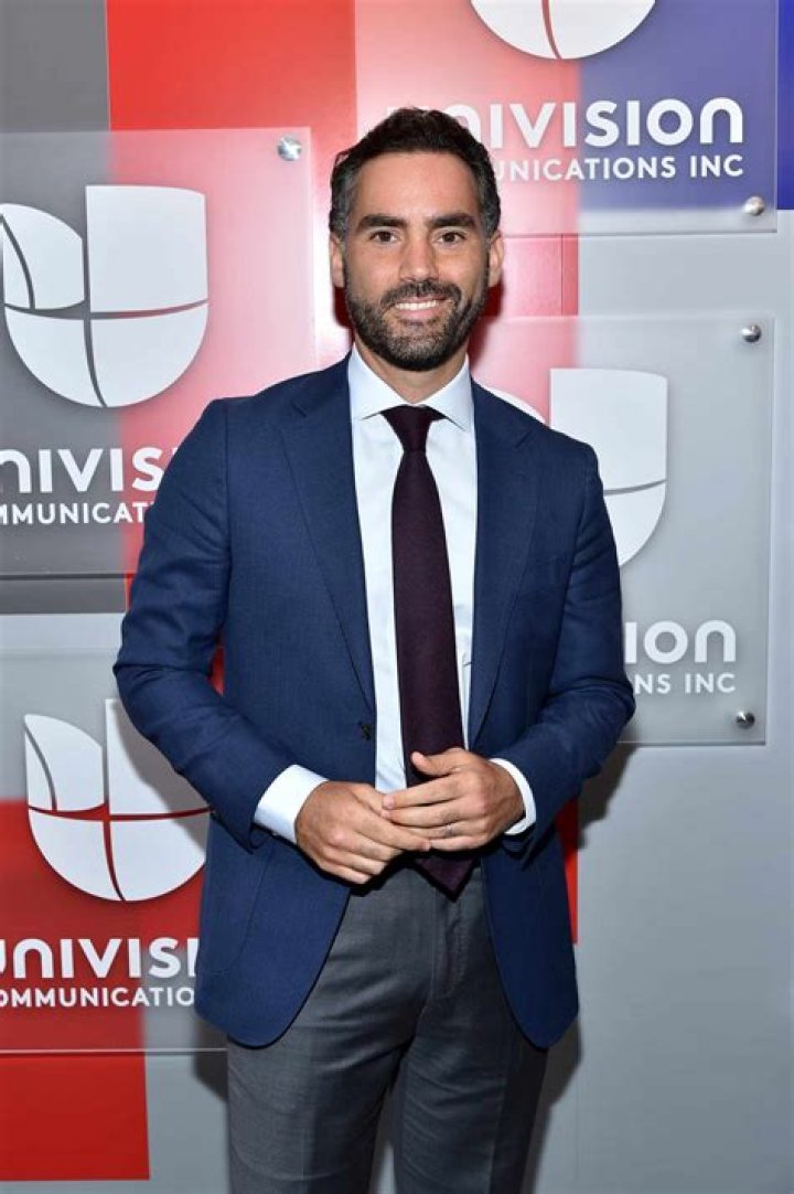 Enrique Acevedo Univision Bio, Age, Wiki, Height, Wife, Salary, Net Worth and 60 minutes