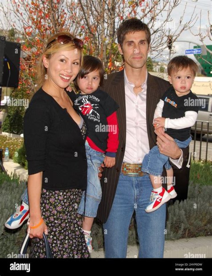 Etty Lau Farrell – Bio, Age, Family, Facts About Perry Farrell’s Wife