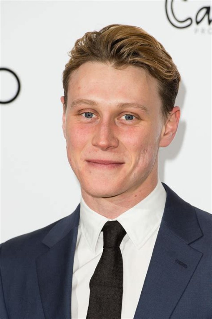 George MacKay Height, Weight, Body Measurements, Shoe Size