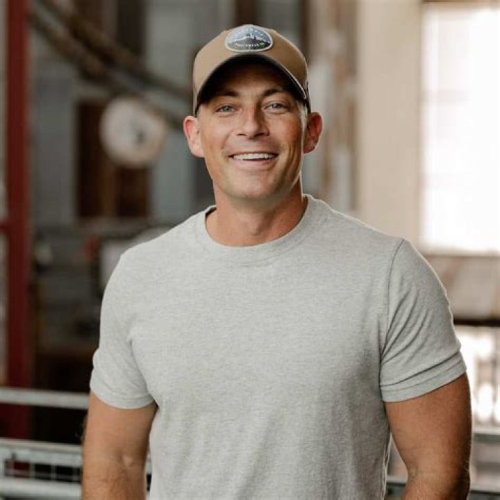 Glenn Howerton Height, Weight, Net Worth, Age, Birthday, Wikipedia, Who, Nationality, Biography