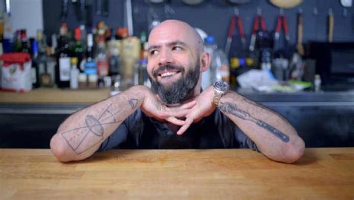 Guava Juice: Girlfriend, net worth, tattoos, smoking & body facts