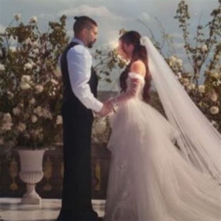 Has Bad Bunny Married Gabriela Berlingeri? Wife Or Girlfriend – Her Age & Net Worth Explored