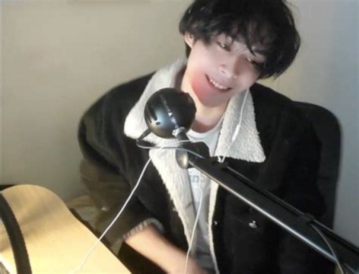 Has Twitch Streamer Schrodinger Lee Actually Done Face Reveal? Here’s Further Details