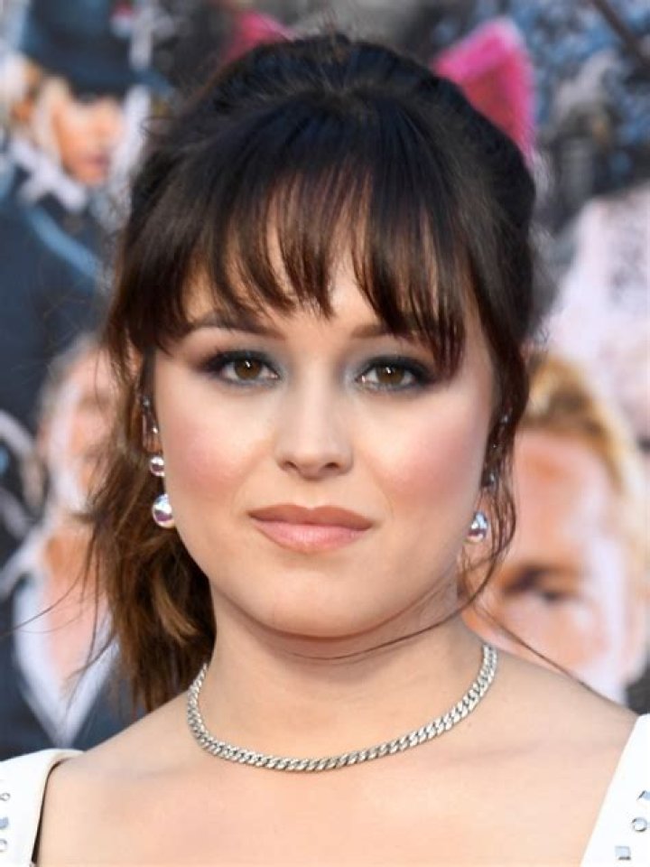 Hayley Orrantia Height, Weight, Measurements, Bra Size, Shoe Size