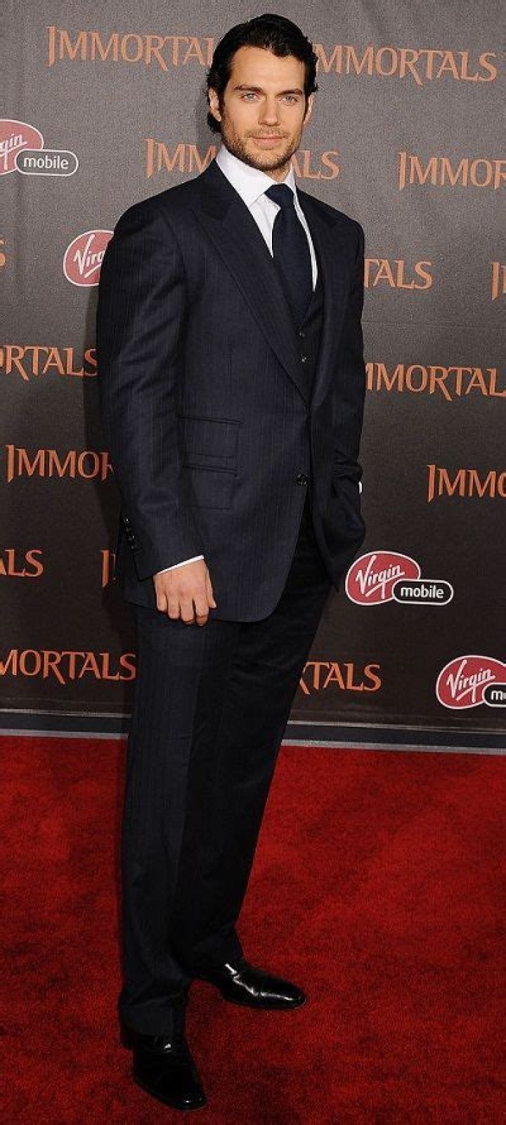 Henry Cavill Height, Weight, Body Measurements, Shoe Size