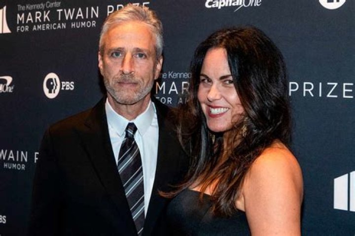 
Here’s The Truth We Know About Jon Stewart’s Wife, Tracey McShane 