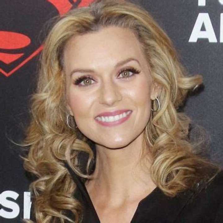 Hilarie Burton’s Net Worth, Age, Height, Weight, Husband, Kids, Bio-Wiki