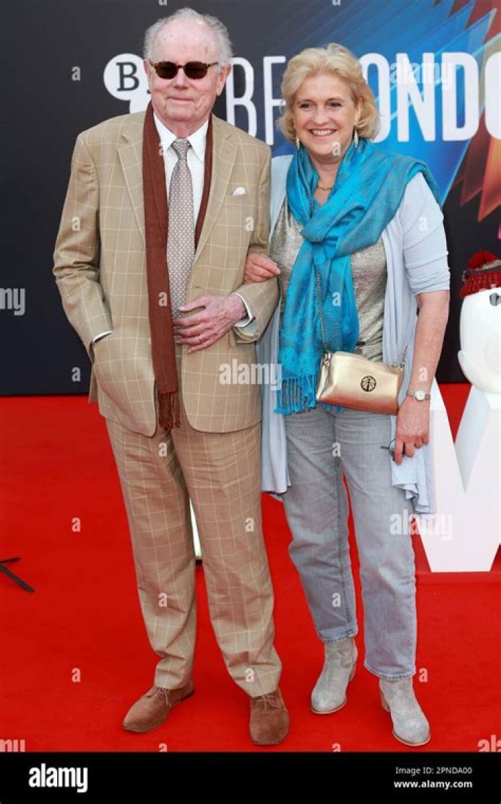 Hilary Amanda Jane Height, Weight, Net Worth, Age, Birthday, Wikipedia, Who, Nationality, Biography