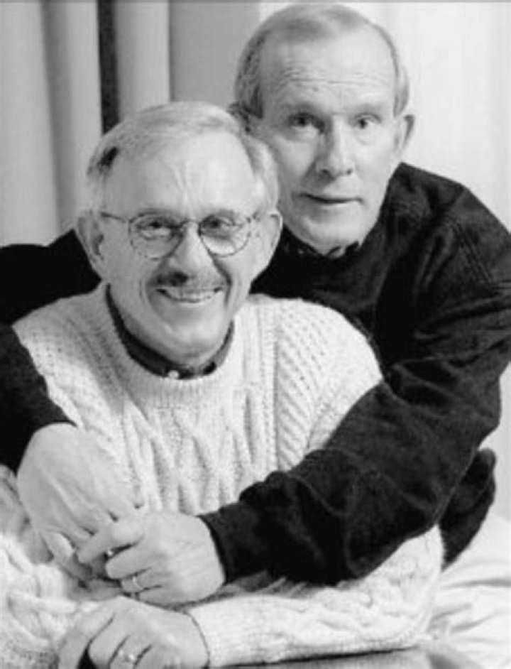 How did Tom Smothers die?